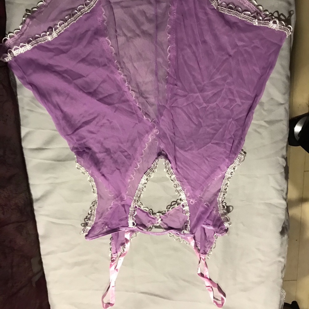 Lingerie - Picture 2 of 2